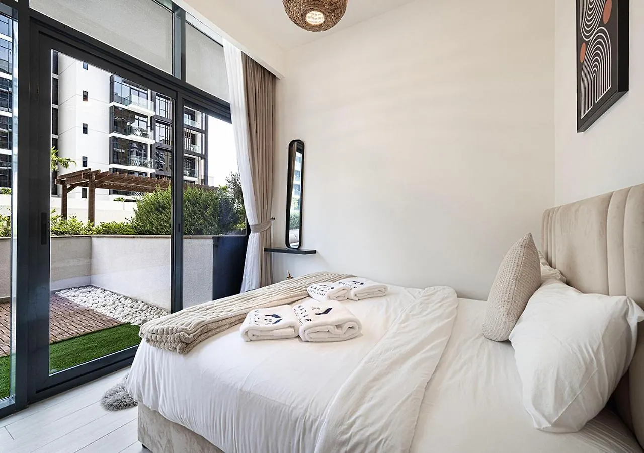 1Br Gem With Pool 15 Mins To Downtown Dubai Apartment