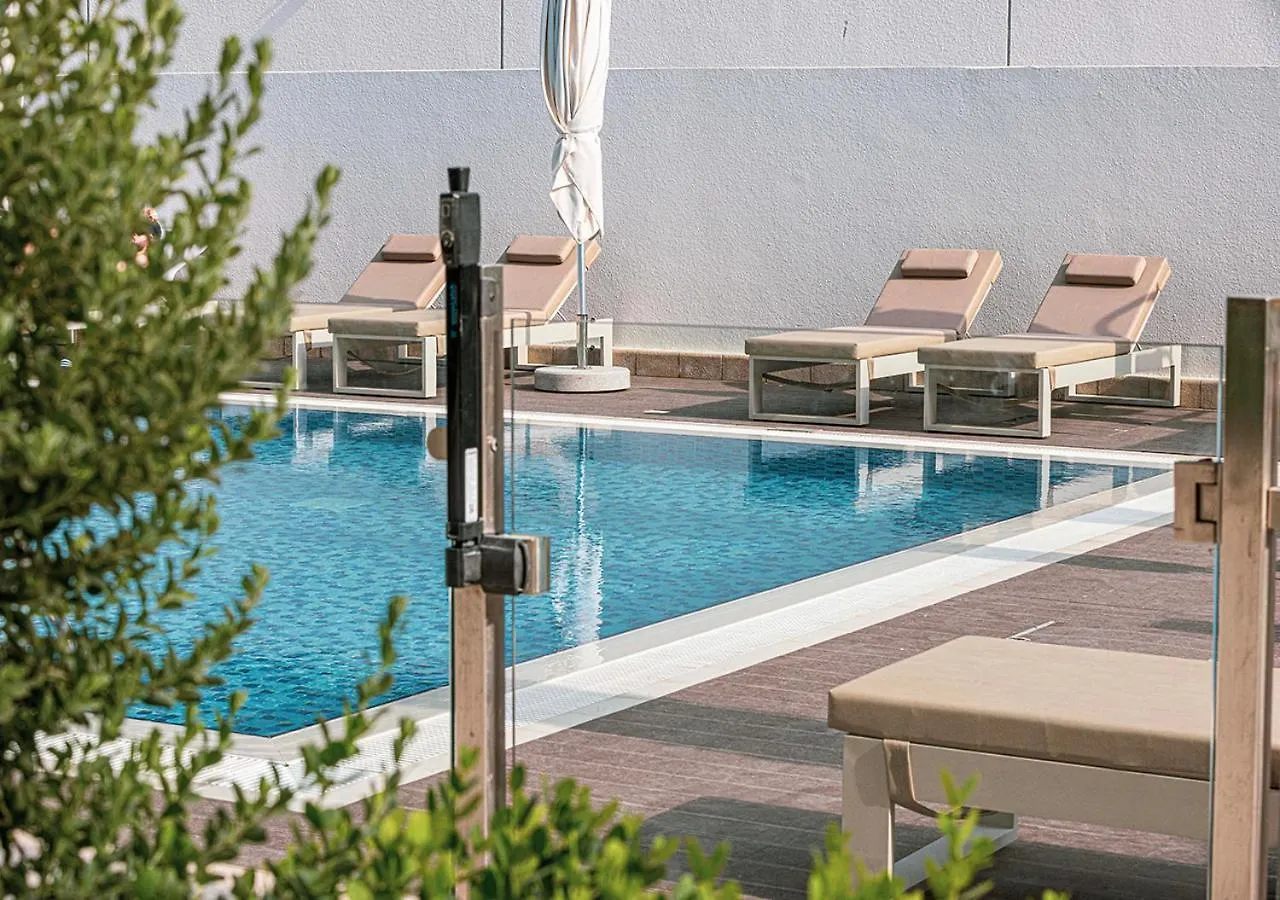 1Br Gem With Pool 15 Mins To Downtown Dubai Apartment