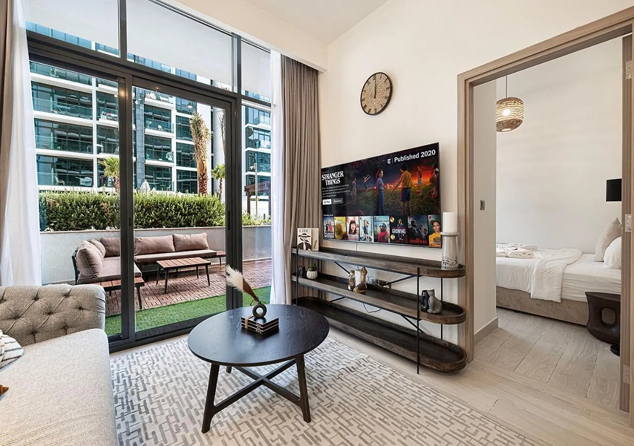 1Br Gem With Pool 15 Mins To Downtown Dubai Apartment