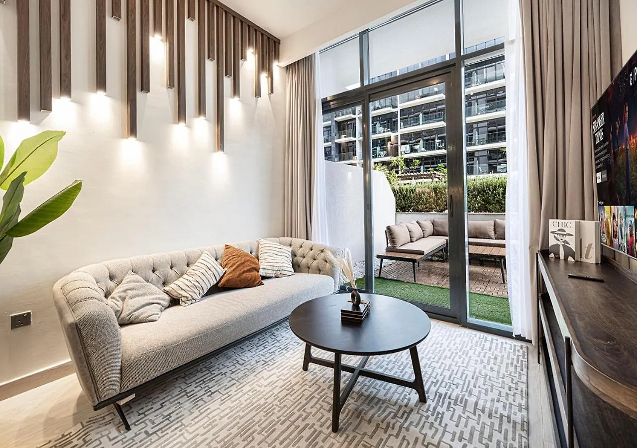 1Br Gem With Pool 15 Mins To Downtown Dubai Apartment