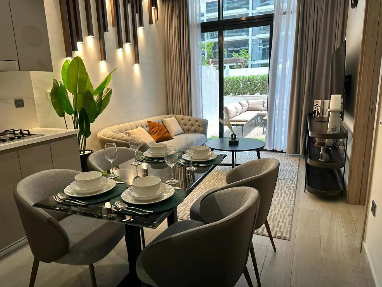 1Br Gem With Pool 15 Mins To Downtown Dubai Apartment